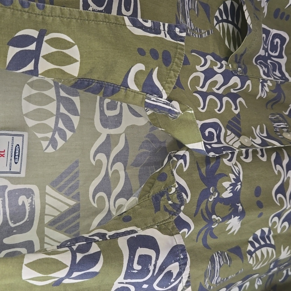Old Navy Green and Blue Patterned Men's Shirt - Picture 5 of 9